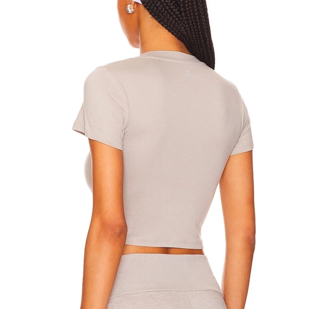 WeWoreWhat Short Sleeve Active Tee Heather Stone Med - Picture 2 of 6